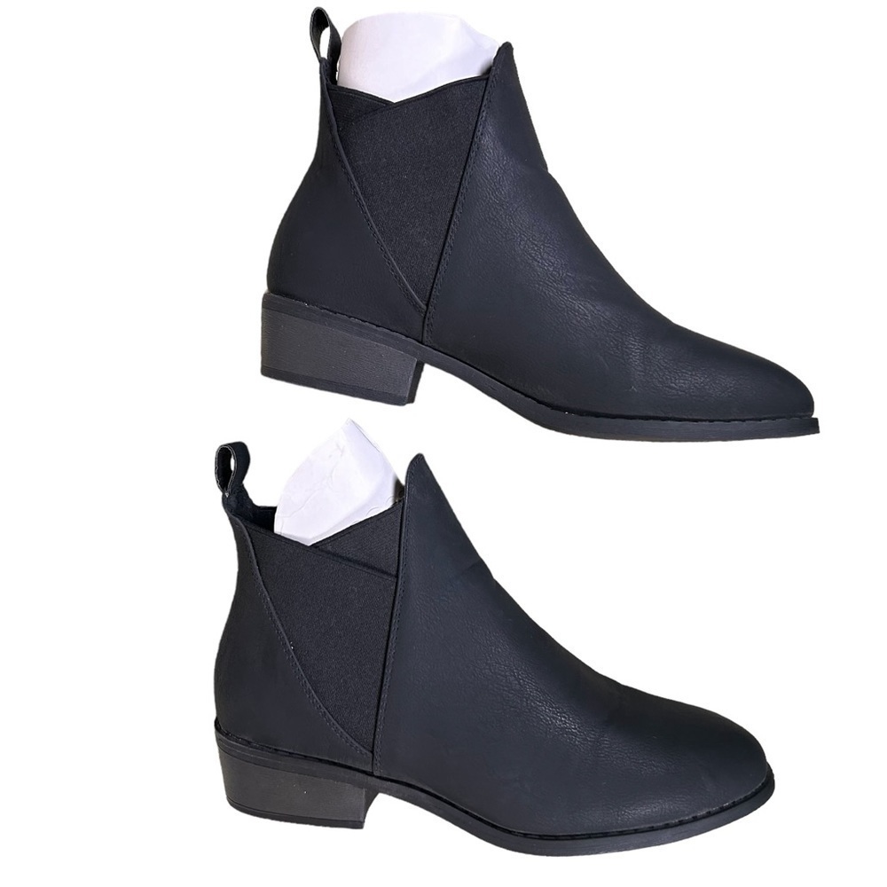 Wild Diva Mojave Black Faux Leather Chelsea Ankle Boots NWT 5.5